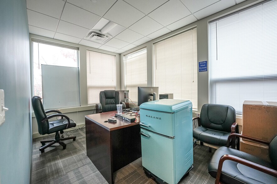 More Photos Of 7115 Leesburg Pike, Falls Church Office For Sale