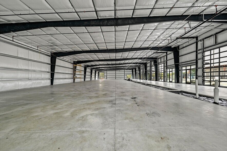 More Photos Of 300 Co Rd 199, Hutto Flex For Lease