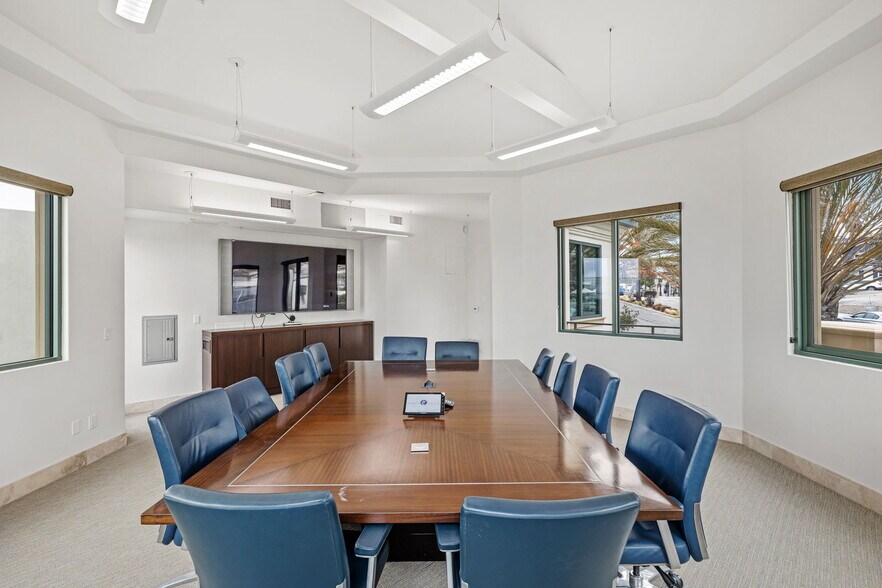 More Photos Of 205 Pier Ave, Hermosa Beach Office For Sale
