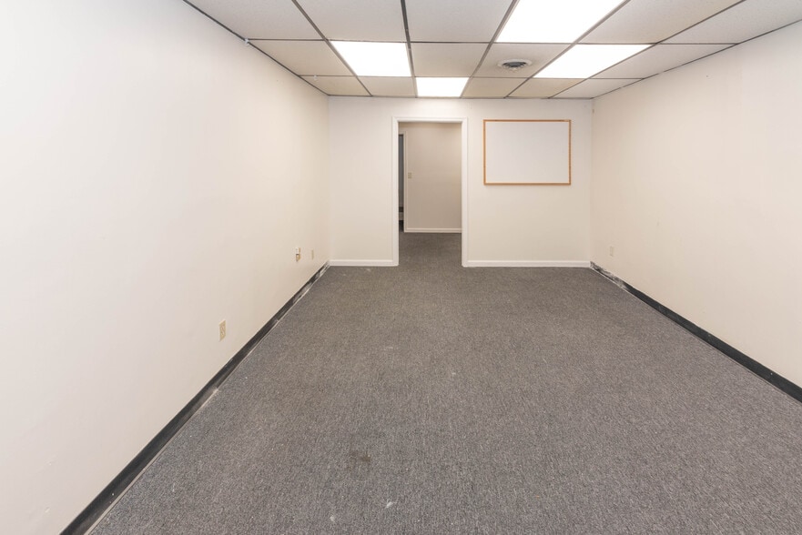 More Photos Of 5900 York Rd, Baltimore Storefront Retail Office For Sale