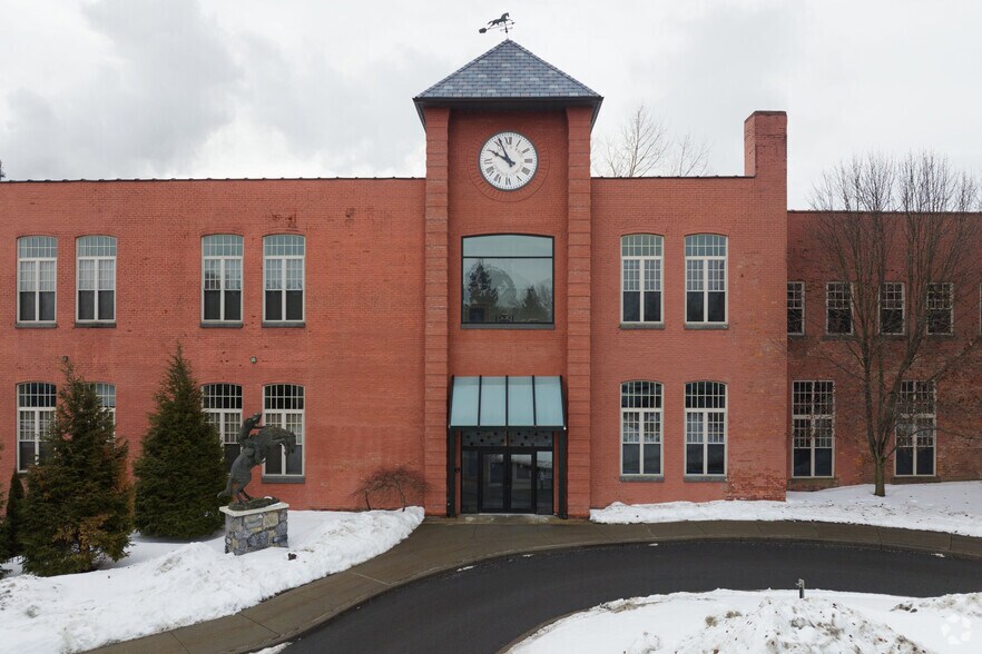 More Photos Of 79 Warren St, Glens Falls Apartments For Lease