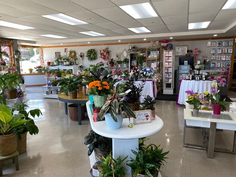 More Photos Of 1209 Main St, Dubuque Storefront Retail Office For Sale