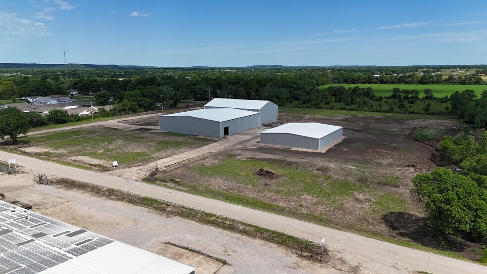 More Photos Of 1100 E 14th St, Dewey Warehouse For Sale