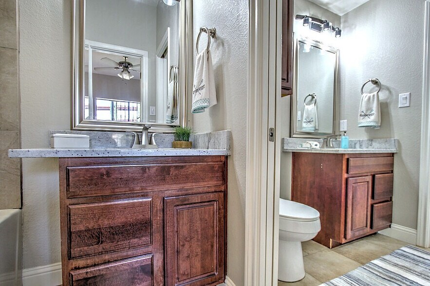 More Photos Of 401 E Pearl St, Granbury Apartments For Sale