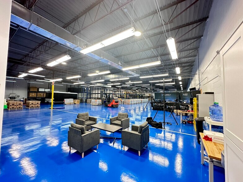 More Photos Of 700 Magnolia Dr, Clearwater Warehouse For Lease