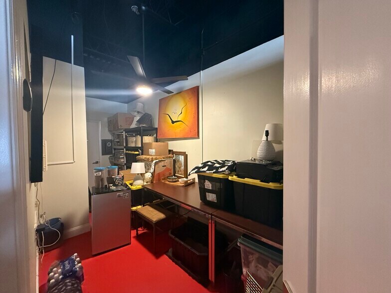 More Photos Of 520 E Venice Ave, Venice Storefront For Lease