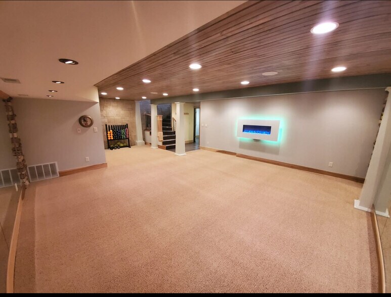 More Photos Of 3003 Hall St, Hays Medical For Sale