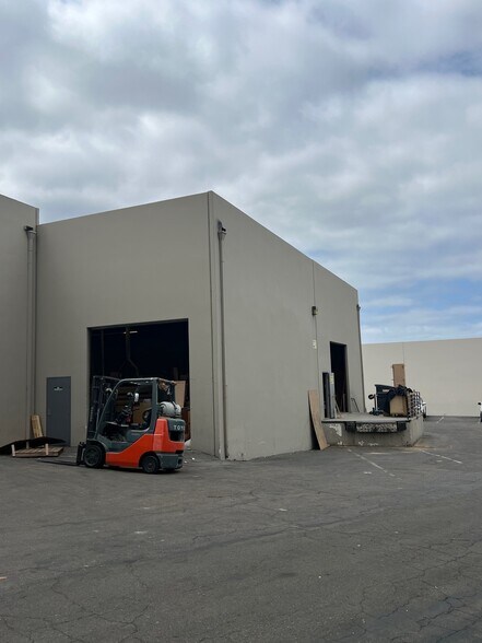 More Photos Of 3025 Beyer Blvd, San Diego Warehouse For Lease