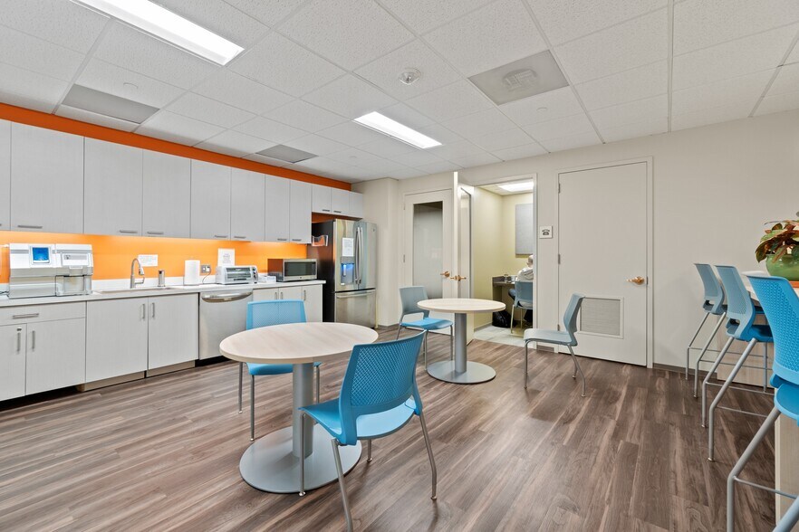 More Photos Of 205 Van Buren St, Herndon Office For Lease