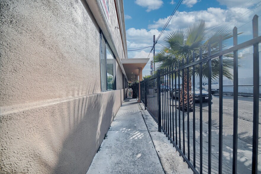 More Photos Of 33 E Magnolia St, Stockton Office For Lease