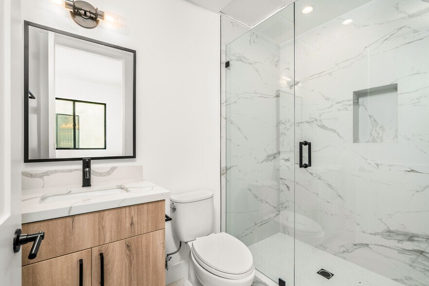 More Photos Of 2204 Carmona Ave, Los Angeles Apartments For Sale