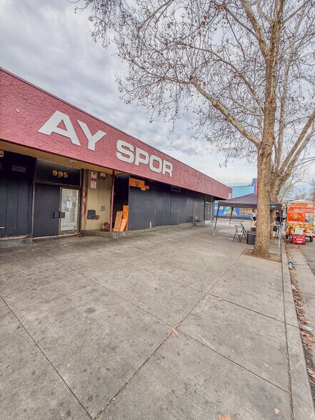 More Photos Of 995 E Santa Clara St, San Jose Storefront For Lease