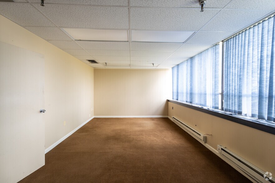 More Photos Of 99 Airport Rd, Concord Manufacturing For Sale