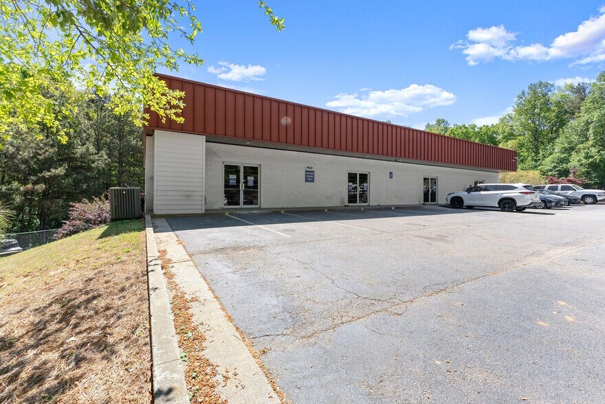 More Photos Of 3917 Old Flowery Branch Rd, Oakwood Flex For Lease