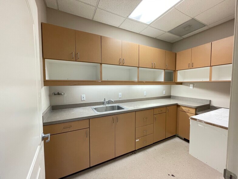 More Photos Of 9296 Vintage Park Dr, Sacramento Medical For Sale