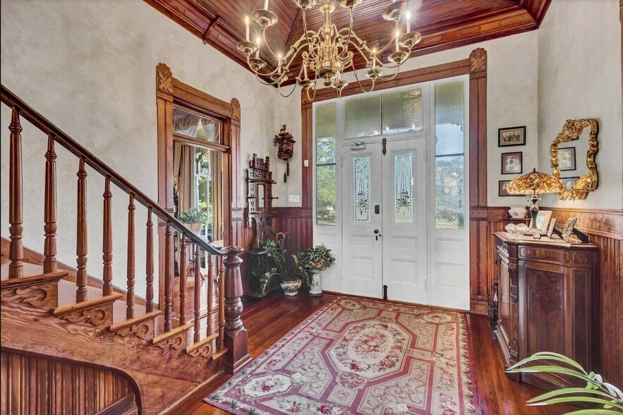 More Photos Of 710 S Main St, Summerville Hospitality For Sale