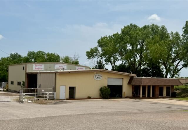 Primary Photo Of 5740 Industrial Blvd, Edmond Service For Lease