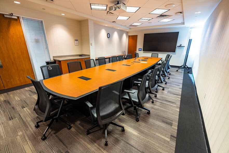 More Photos Of 8700 S Price Rd, Tempe Office For Lease