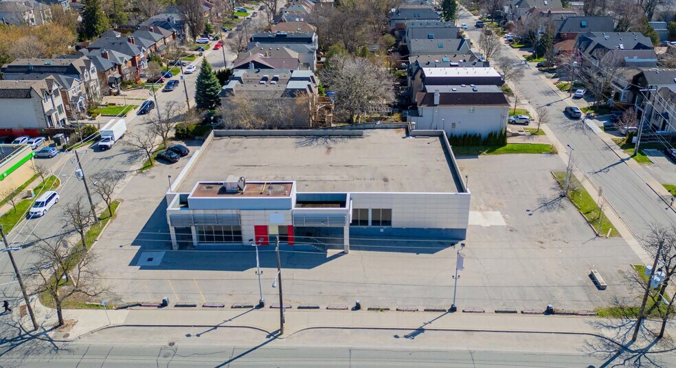 More Photos Of 1661 Avenue Rd, Toronto Auto Dealership For Lease
