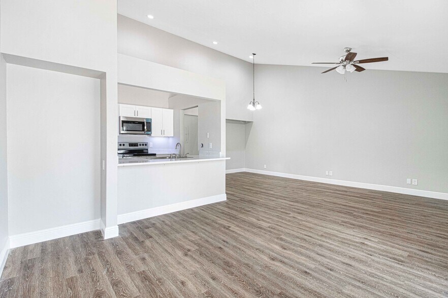 More Photos Of 4111 SE 22nd Ave, Ocala Apartments For Sale