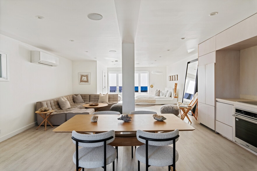 More Photos Of 1423 Abbot Kinney Blvd, Venice General Retail For Sale