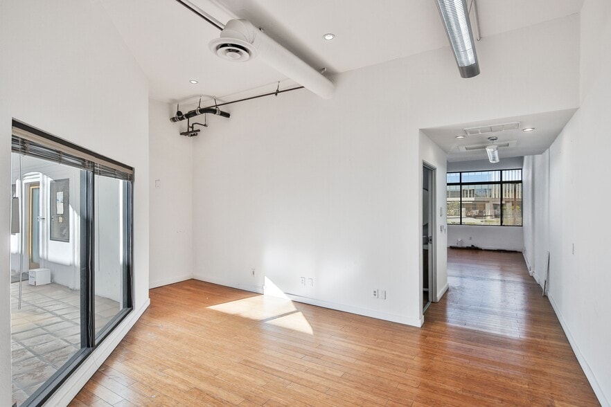 More Photos Of 2211 Corinth Ave, Los Angeles Medical For Sale