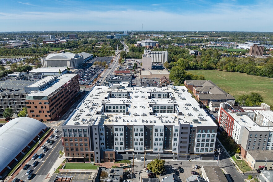 More Photos Of 222 W Lane Ave, Columbus Apartments For Lease