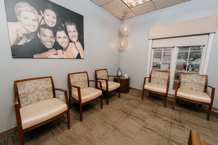 More Photos Of 901 Fran Lin Pky, Munster Medical For Sale