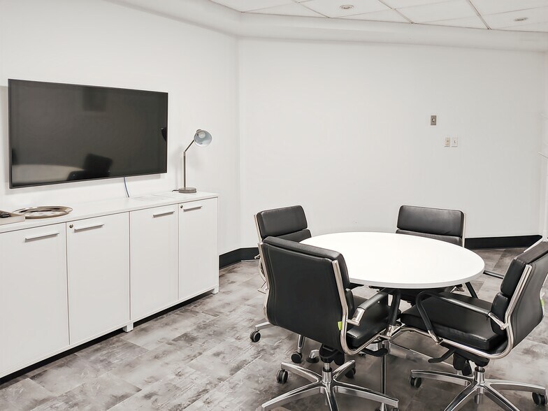 More Photos Of 455 St King, Sherbrooke Coworking Space