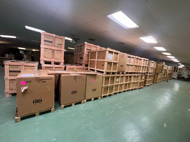 More Photos Of 2504 SH-304, Smithville Warehouse For Sale