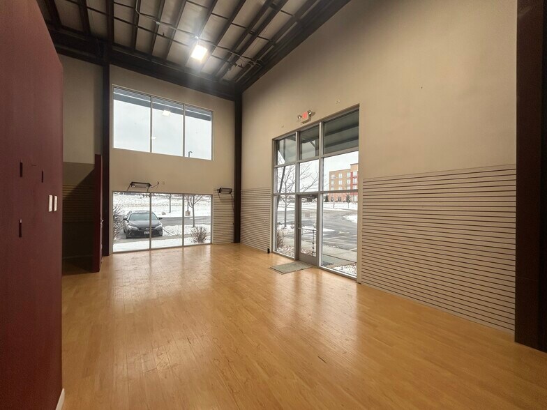 More Photos Of 807 Liberty Dr, Verona Flex For Lease