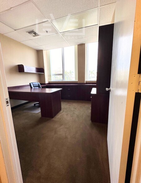 More Photos Of 2455 E Sunrise Blvd, Fort Lauderdale Loft Creative Space For Lease