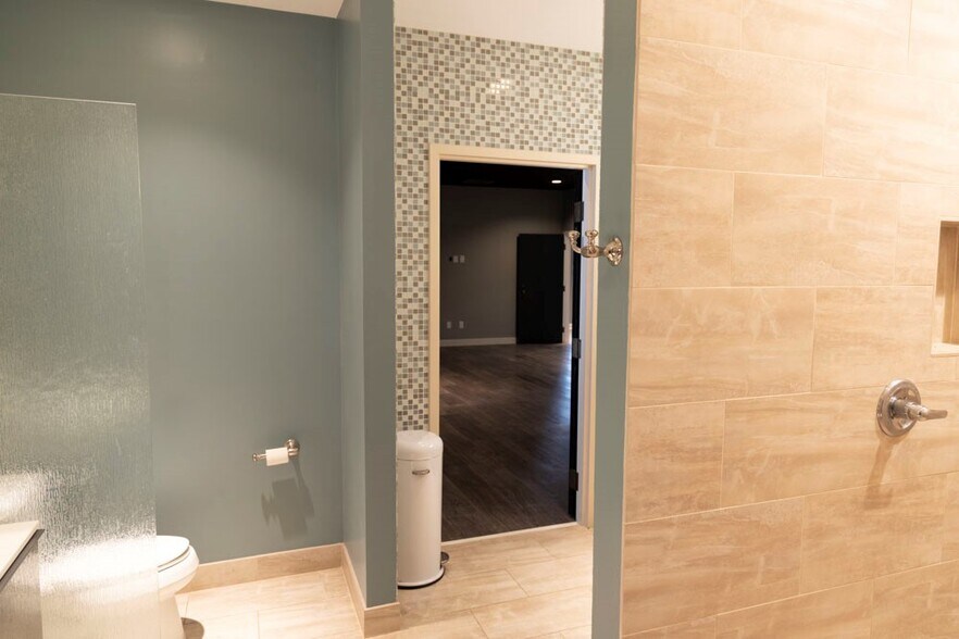 More Photos Of 4397 Federal Dr, Greensboro Flex For Lease