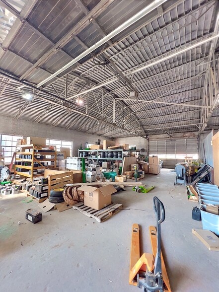 More Photos Of 401 S 10th St, Frederick Showroom For Sale