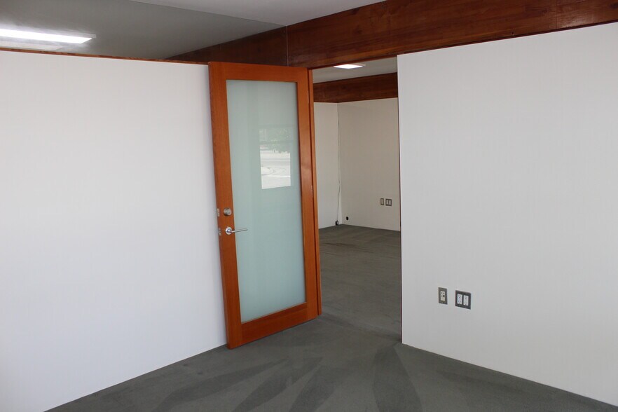 More Photos Of 2300 Westwood Blvd, Los Angeles Office For Lease