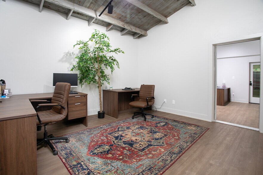 More Photos Of 15393 Highway 64 W, Tyler Warehouse For Lease