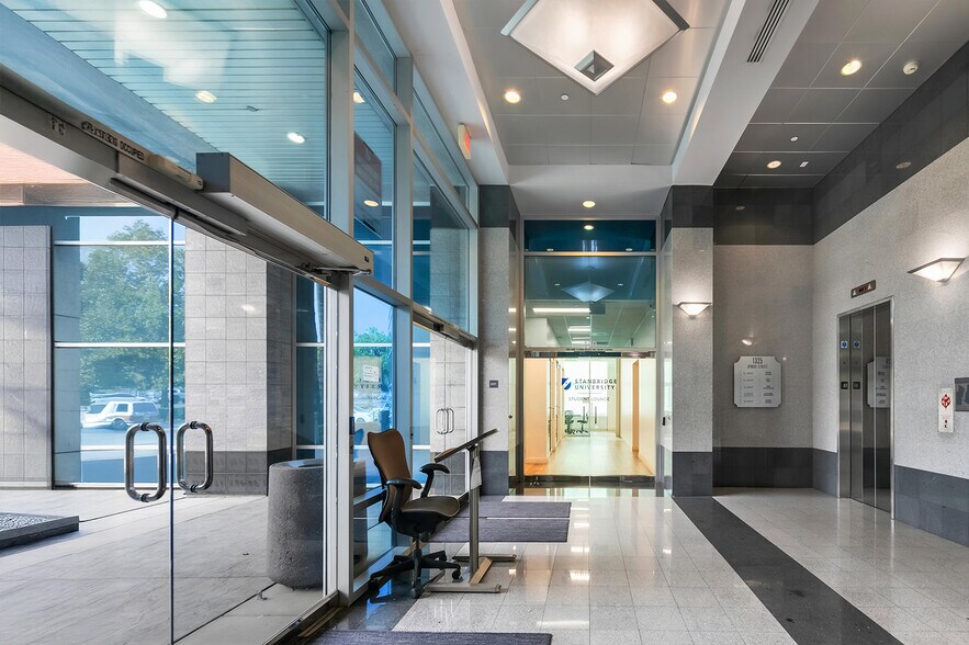 More Photos Of 1325 Spruce St, Riverside Office For Sale