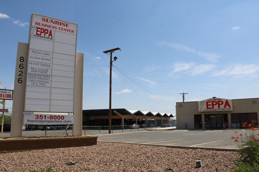 More Photos Of 8626 Dyer St, El Paso Showroom For Lease