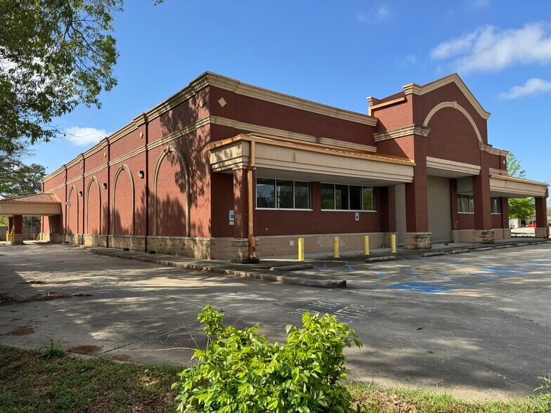 Primary Photo Of 9006 Greenwell Springs Rd, Baton Rouge Drugstore For Sale