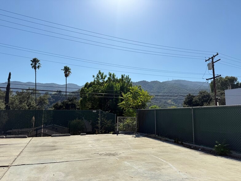 More Photos Of 3202 Honolulu Ave, La Crescenta Land For Lease