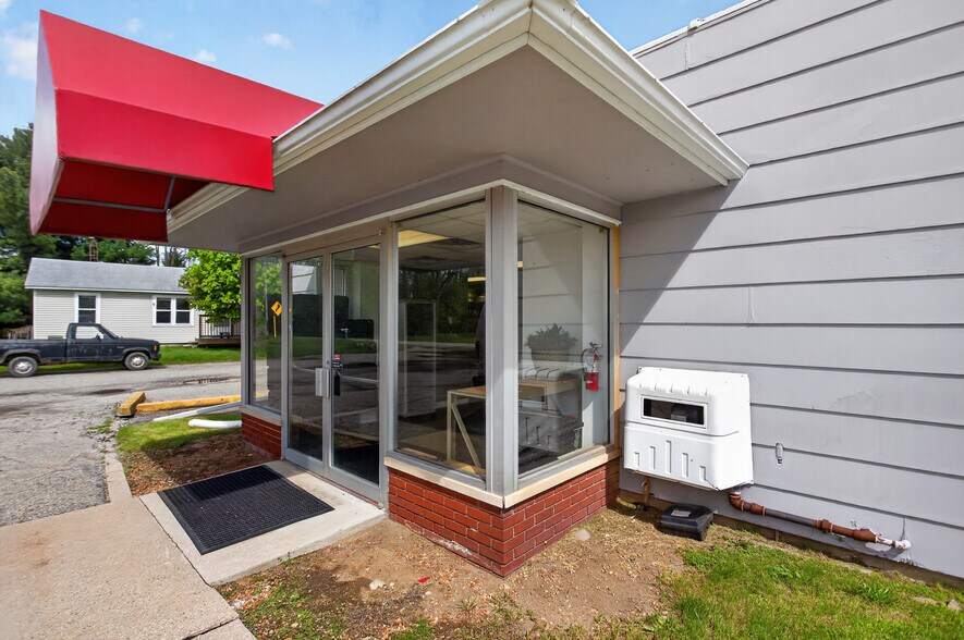 More Photos Of 124 S Brooklyn Rd, Napoleon Freestanding For Sale
