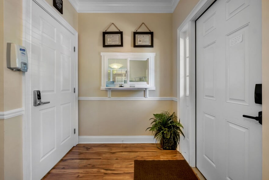 More Photos Of 2888 Mahan Dr, Tallahassee Medical For Lease