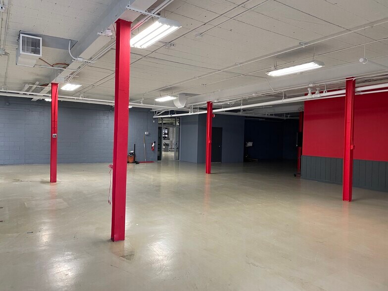 More Photos Of 11530 Stephens Rd, Warren Warehouse For Lease