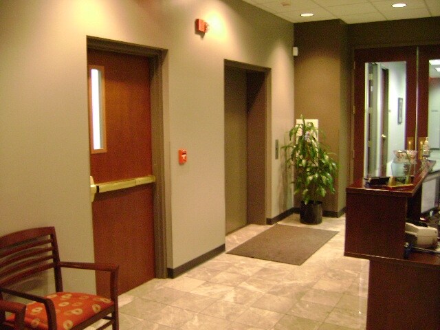 More Photos Of 15 SW Old State Capitol Plz, Springfield Office For Sale