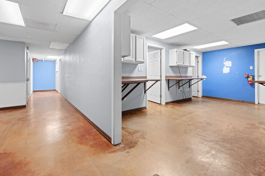 More Photos Of 5620 Rowlett Rd, Rowlett General Retail For Sale