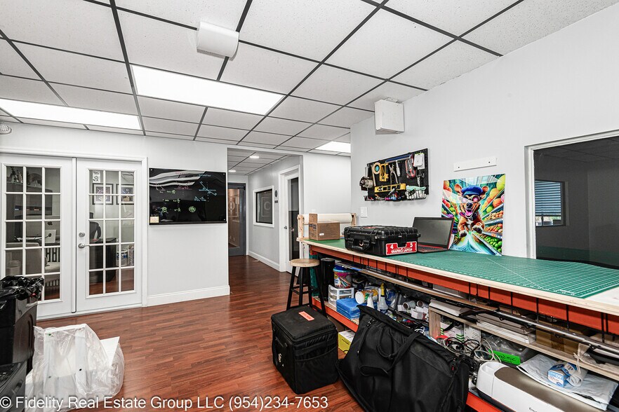 More Photos Of 3650 Coral Ridge Dr, Coral Springs Light Manufacturing For Sale