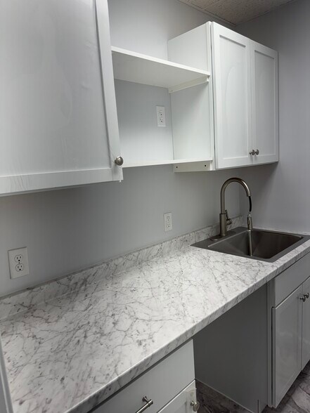 More Photos Of 7301 W Jefferson Blvd, Fort Wayne Office For Lease