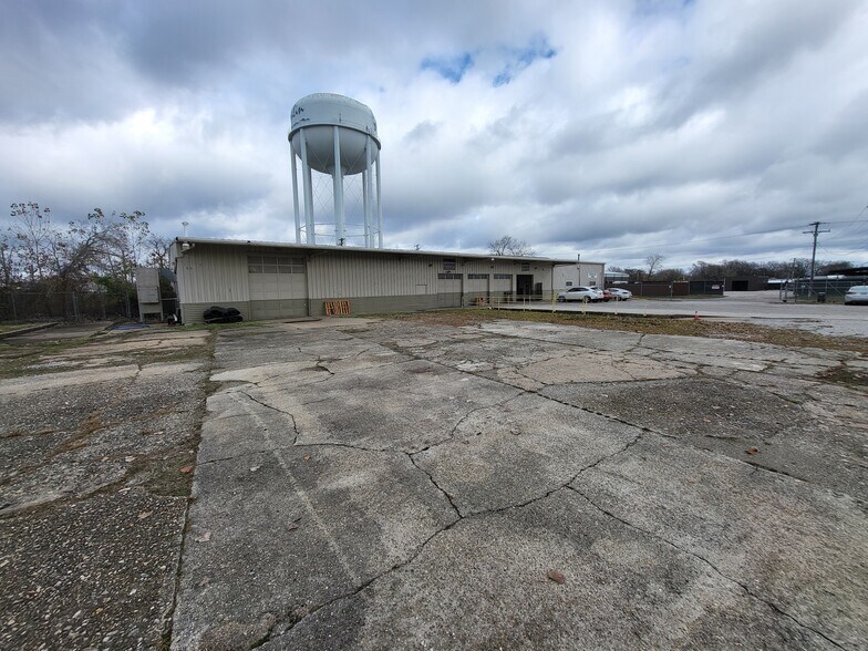 More Photos Of 516 Adele Ave, Joplin Distribution For Sale