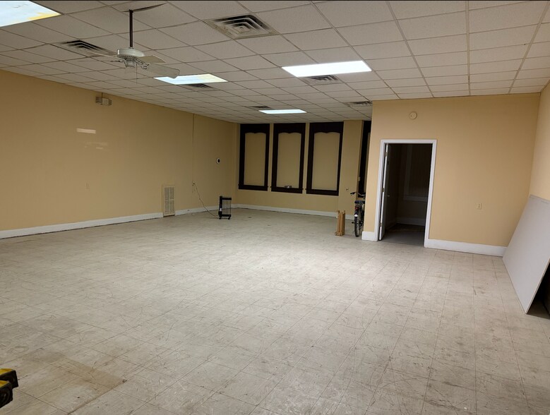 More Photos Of 6 W Henry St, Savannah Freestanding For Sale