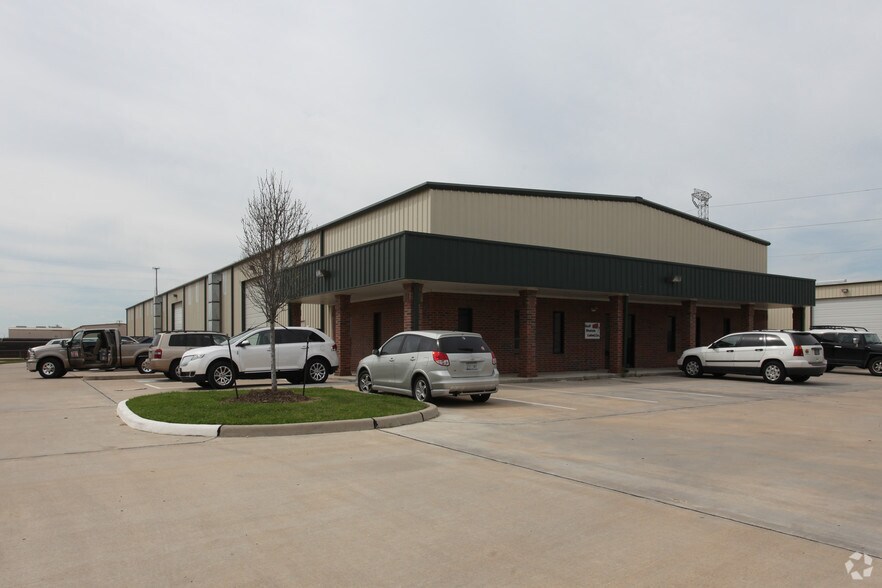 More Photos Of 4525-4555 Brittmoore Rd, Houston Unknown For Lease